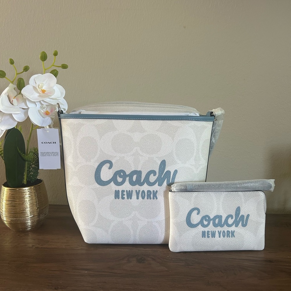 Coach City Bucket Bag And Corner Zip Wristlet Set In Chalk & Bluebell NEW💙💙